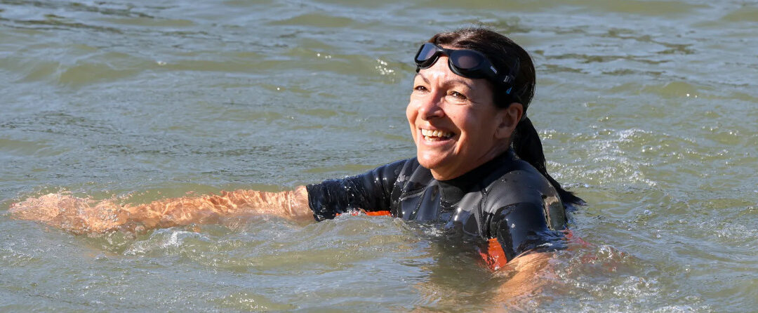 Paris Mayor Swims in Seine to Prove Its Cleanliness