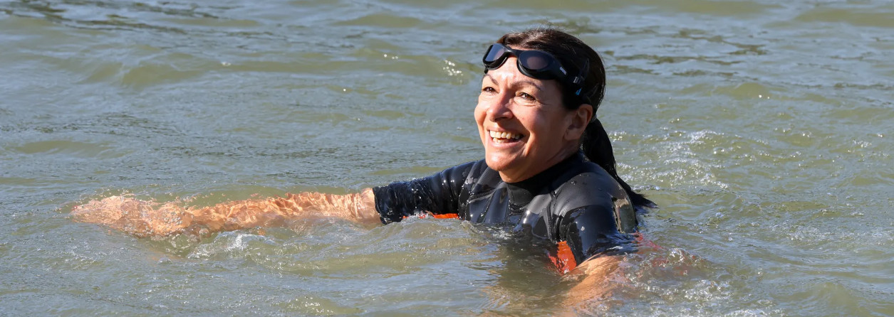 Paris Mayor Swims in Seine to Prove Its Cleanliness