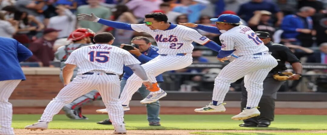 Mets Secure Ninth Straight Win and Take Wild Card Lead